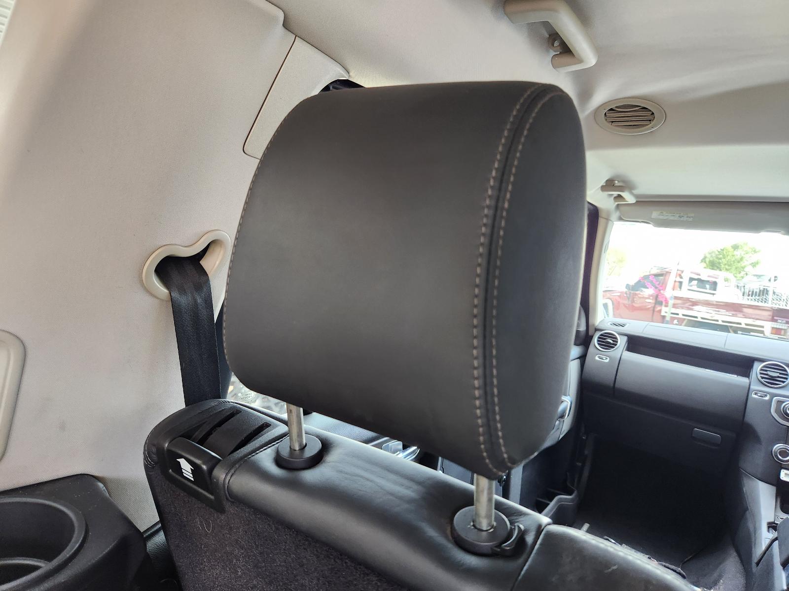 View Land Rover Discovery 2012  