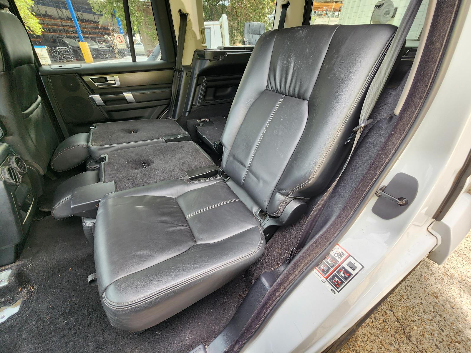 View Land Rover Discovery 2012  