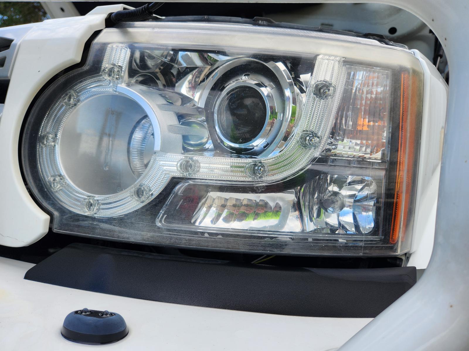 View Land Rover Discovery 2012  