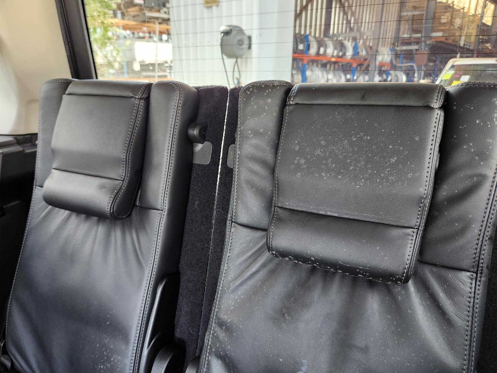 View Land Rover Discovery 2012  