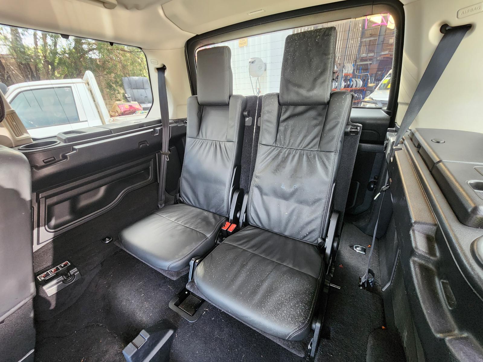 View Land Rover Discovery 2012  