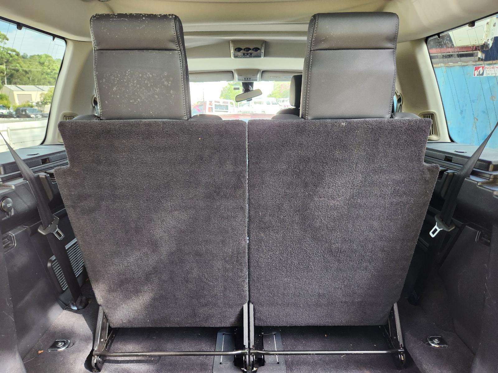 View Land Rover Discovery 2012  