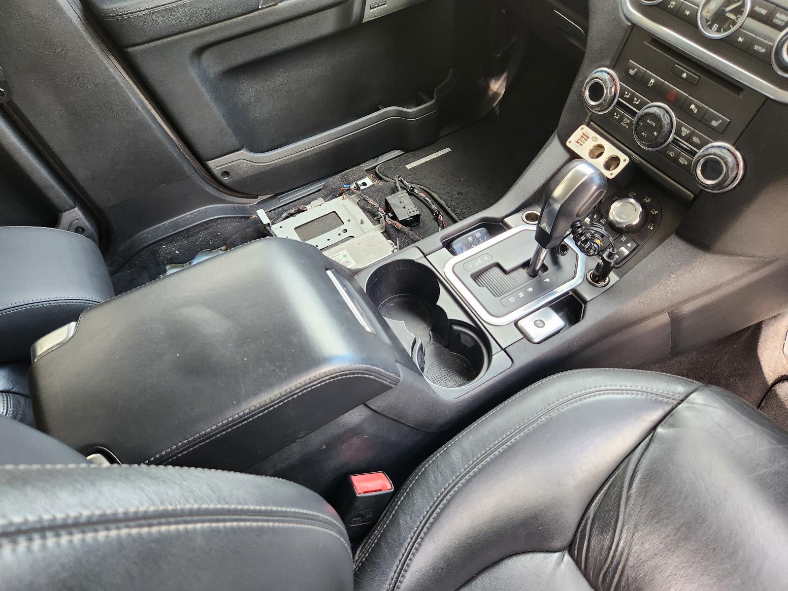 View Land Rover Discovery 2012  