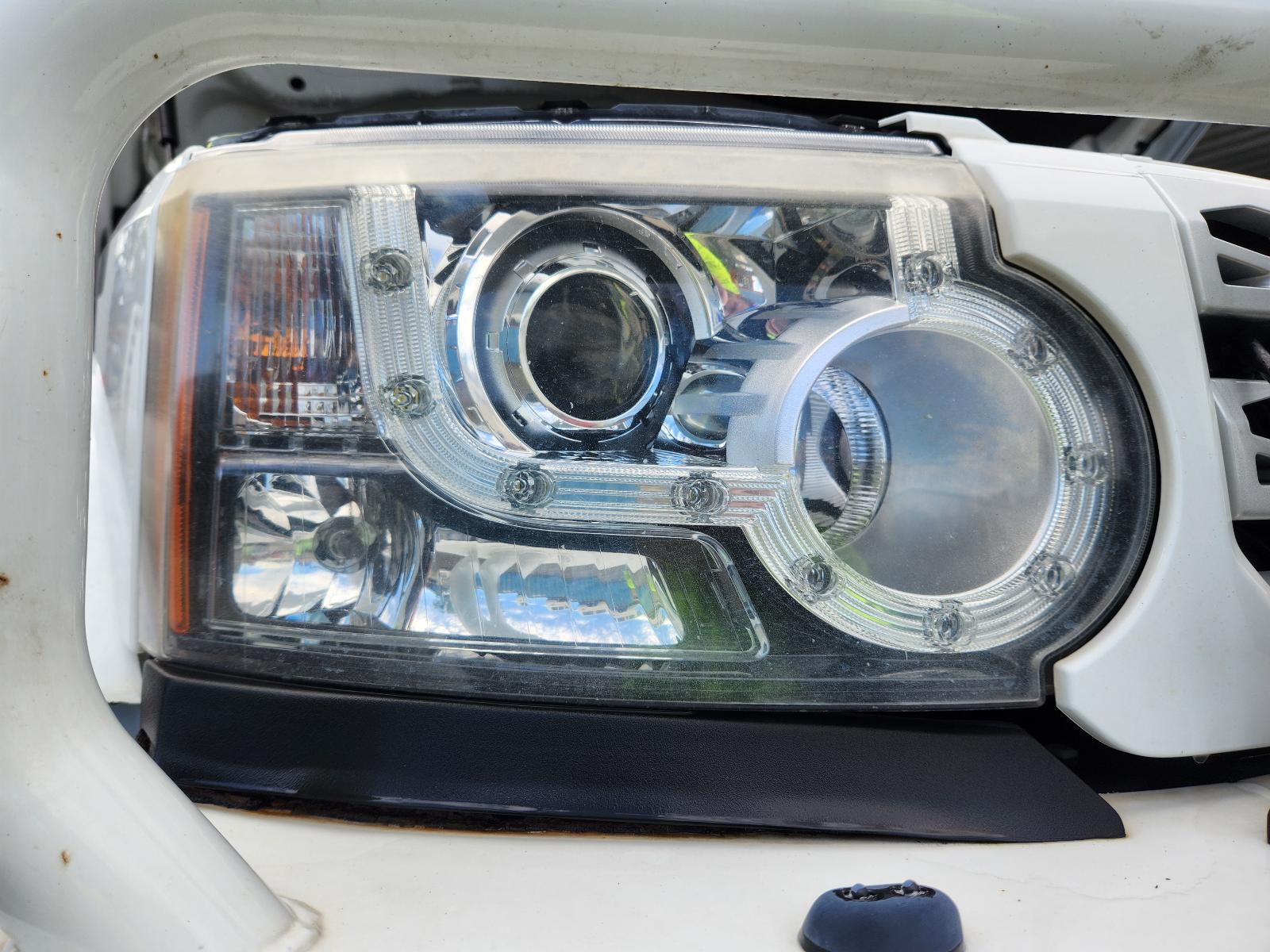 View Land Rover Discovery 2012  