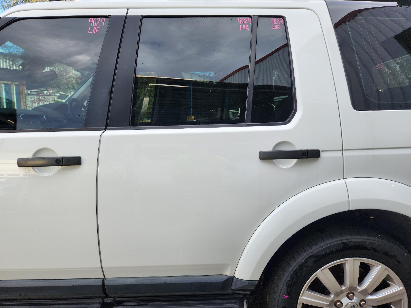 View Land Rover Discovery 2012  