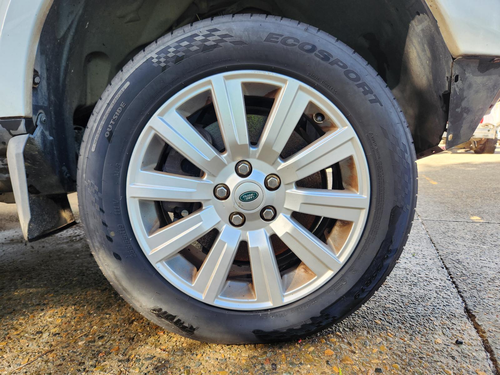 View Land Rover Discovery 2012  