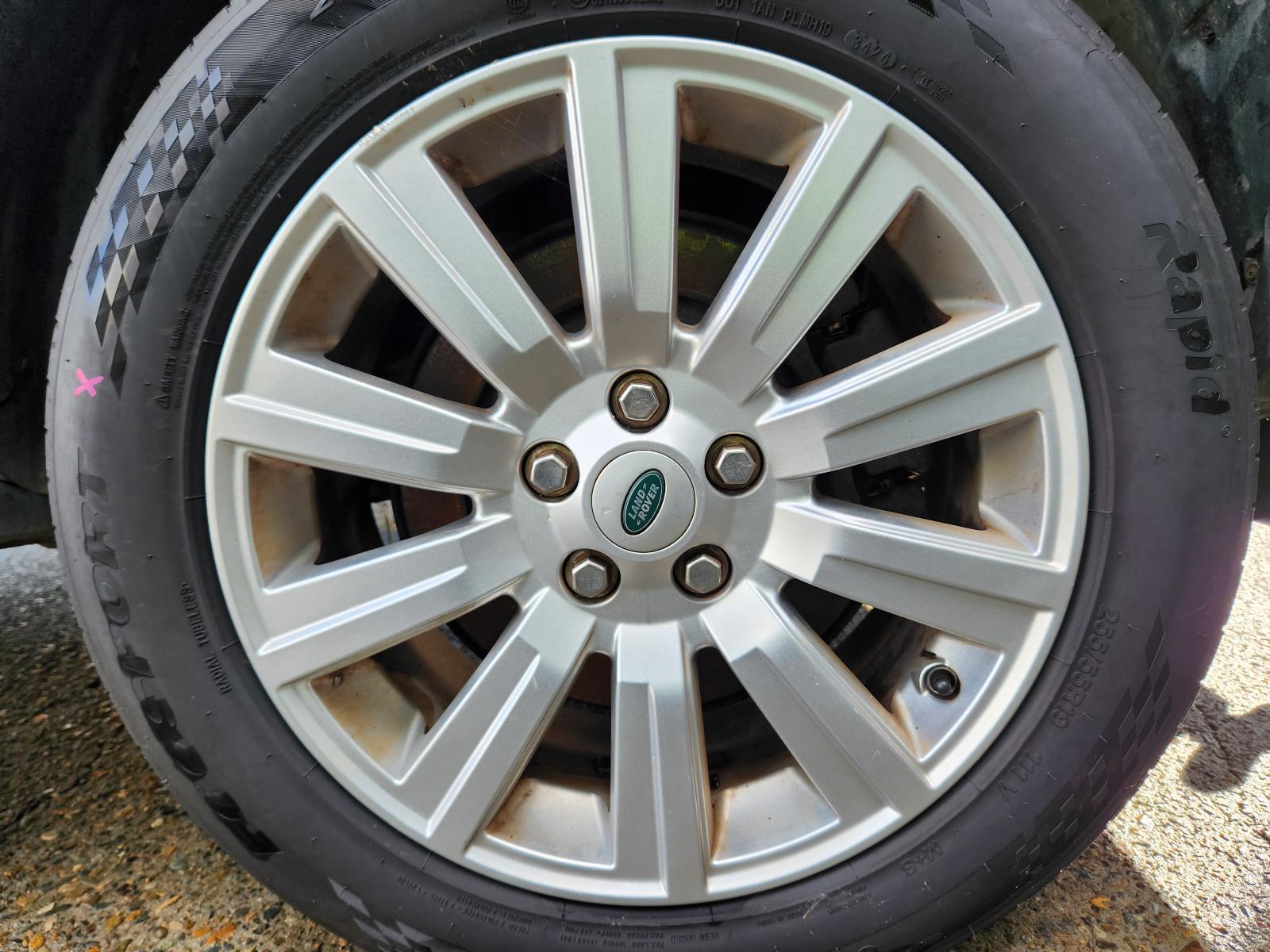 View Land Rover Discovery 2012  