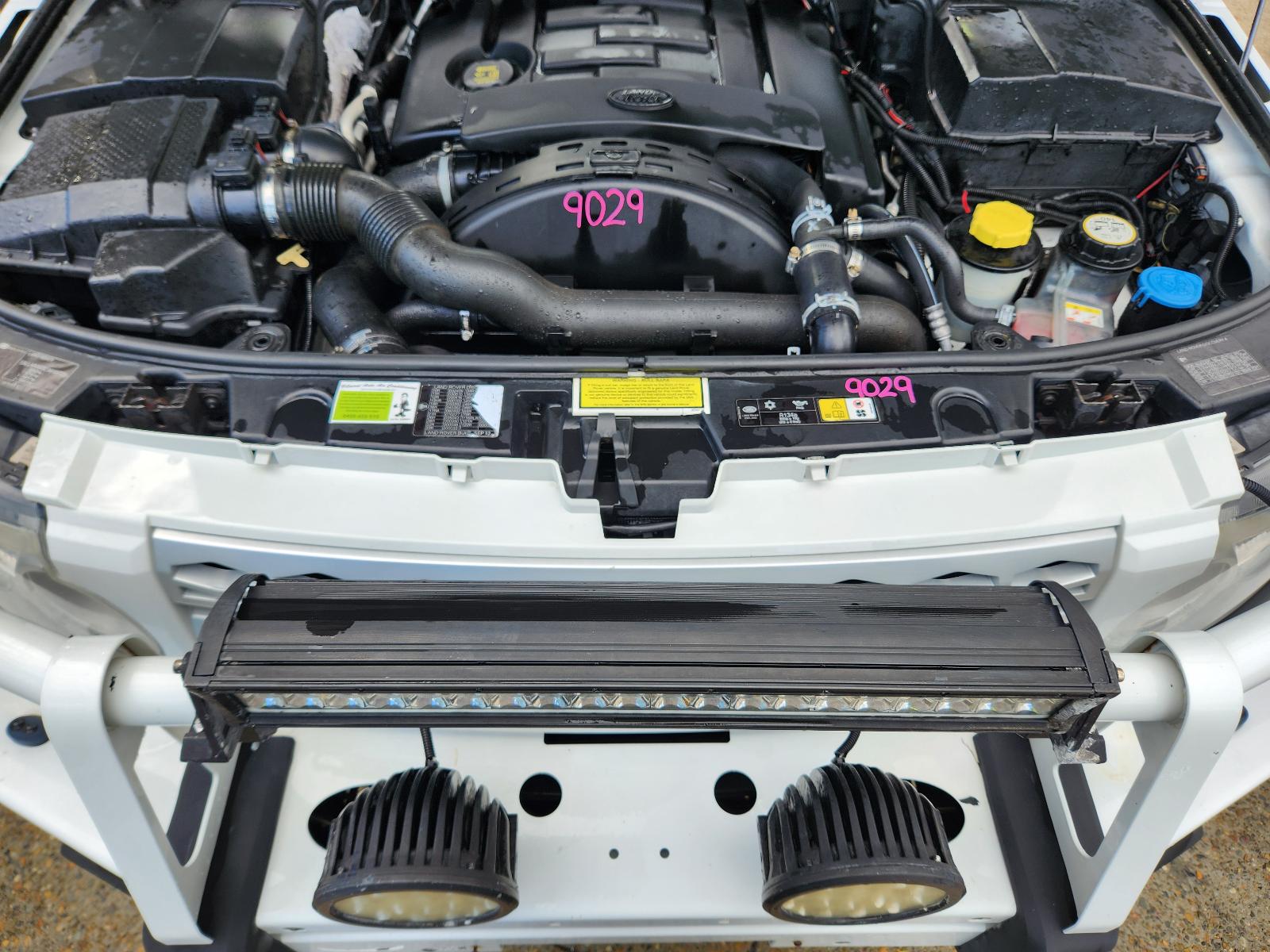 View Land Rover Discovery 2012  