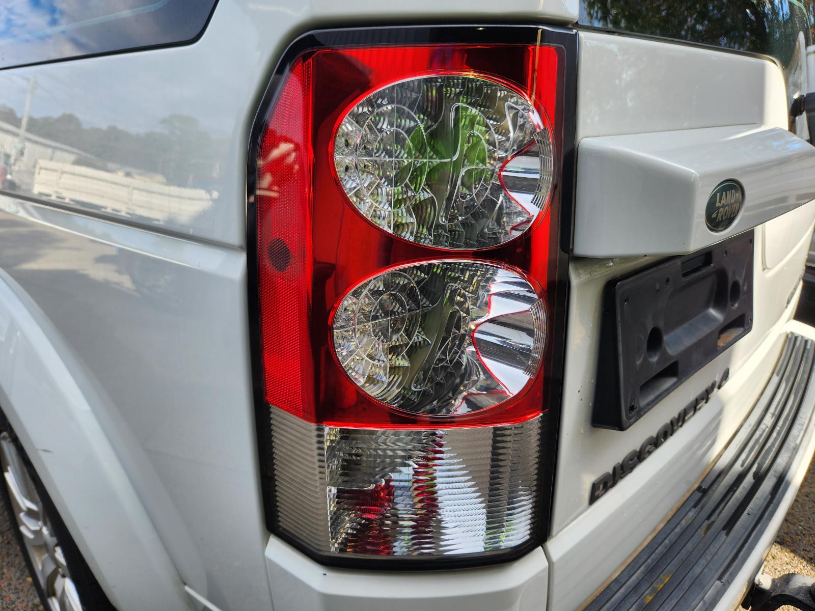 View Land Rover Discovery 2012  