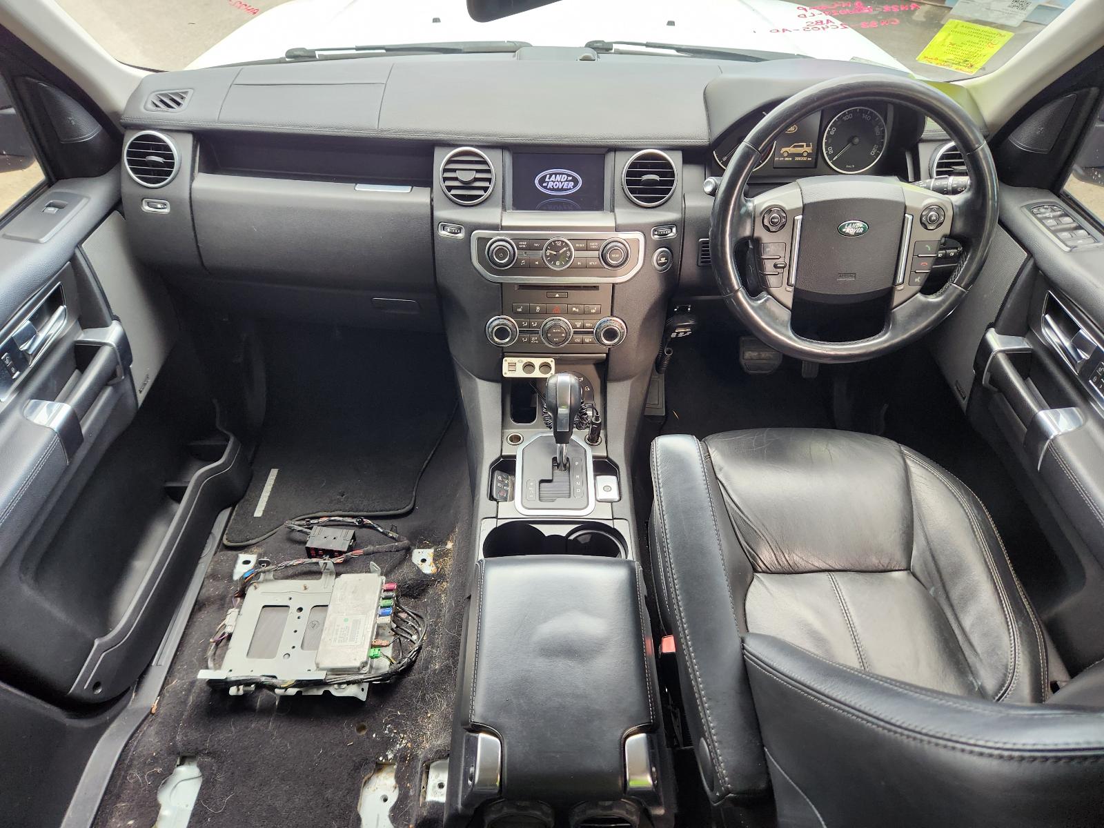View Land Rover Discovery 2012  