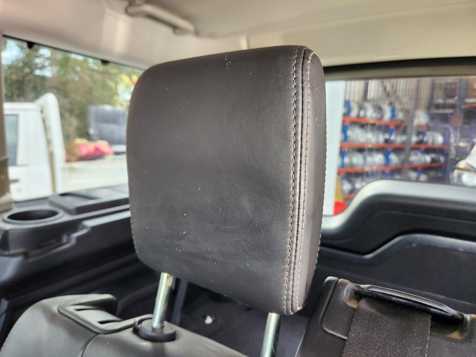 View Land Rover Discovery 2012  