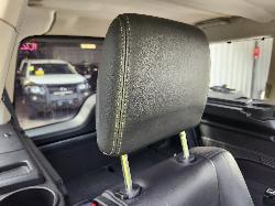 View Land Rover Discovery 2012  