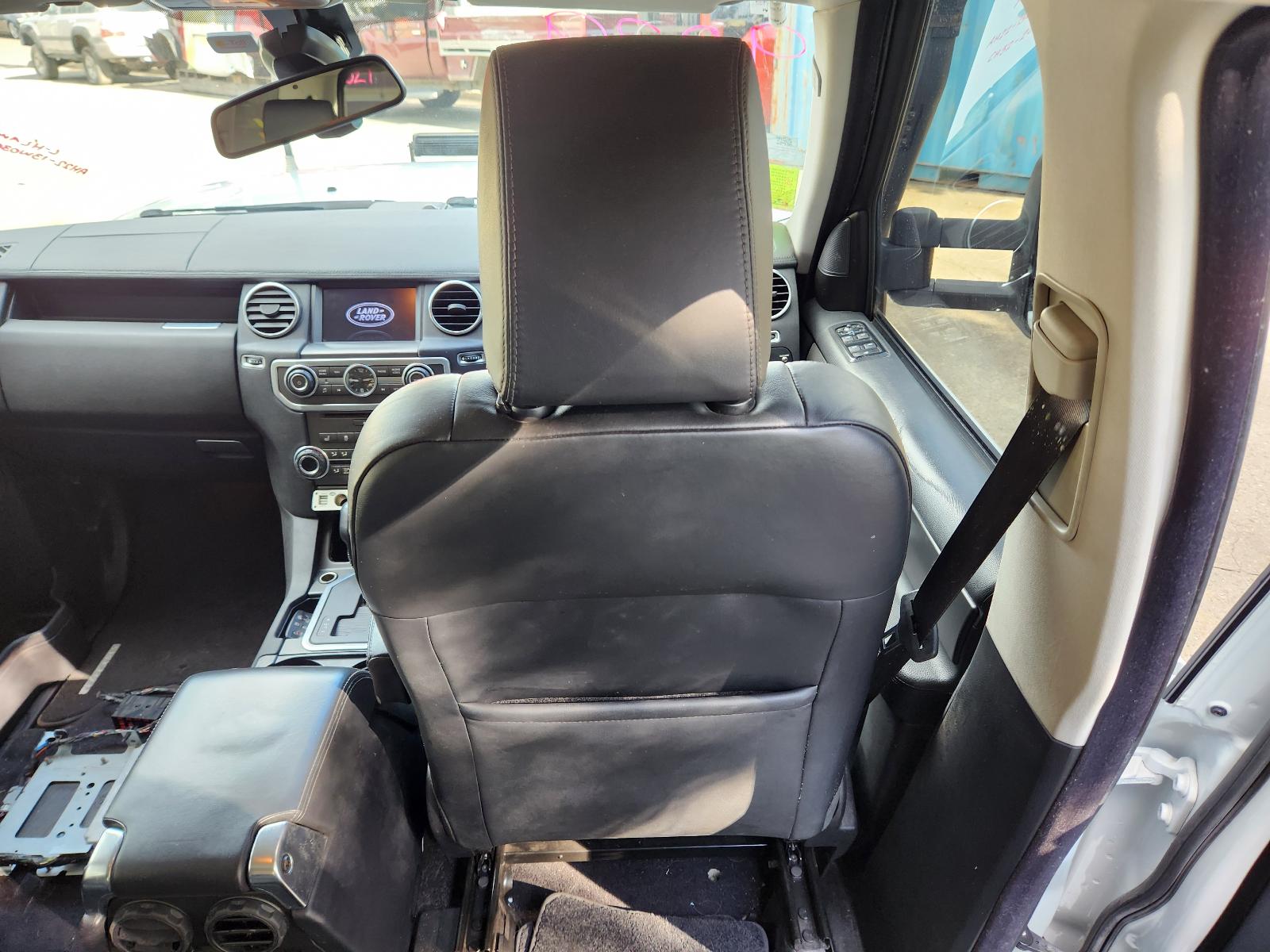 View Land Rover Discovery 2012  