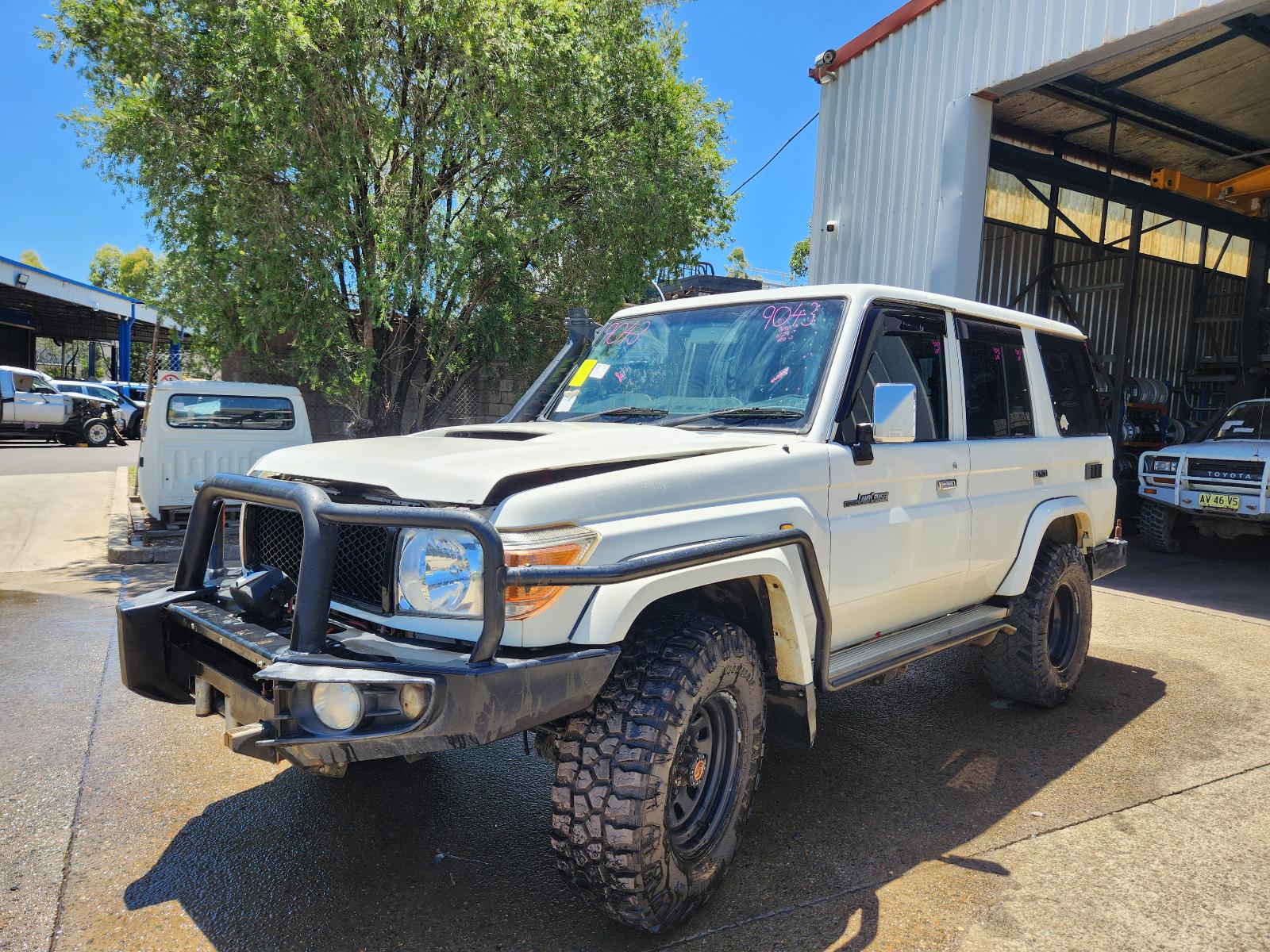 Image for a Toyota Landcruiser 2016 4 Door Station Wagon