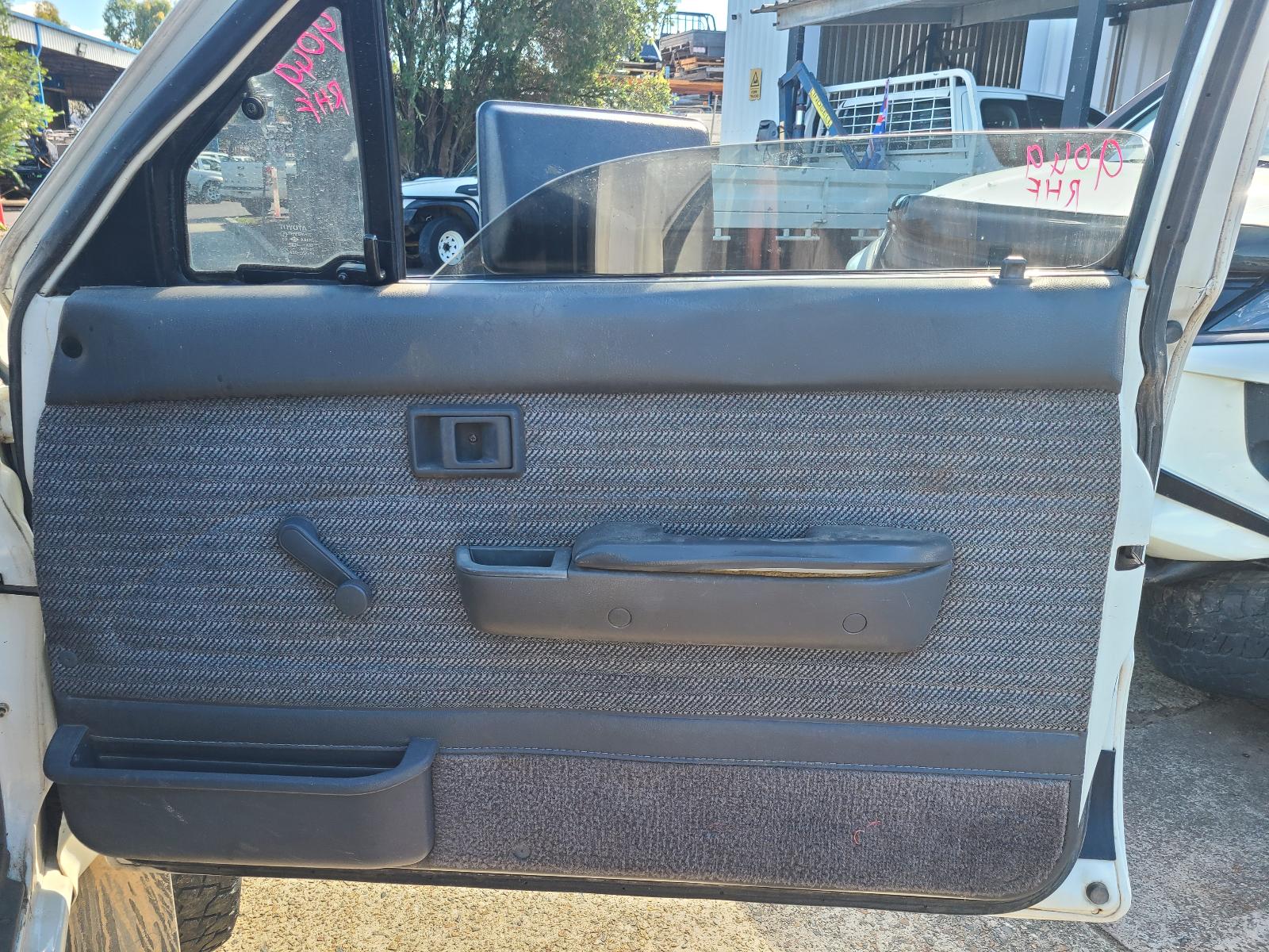 View Auto part Ashtray Toyota Hilux 1994