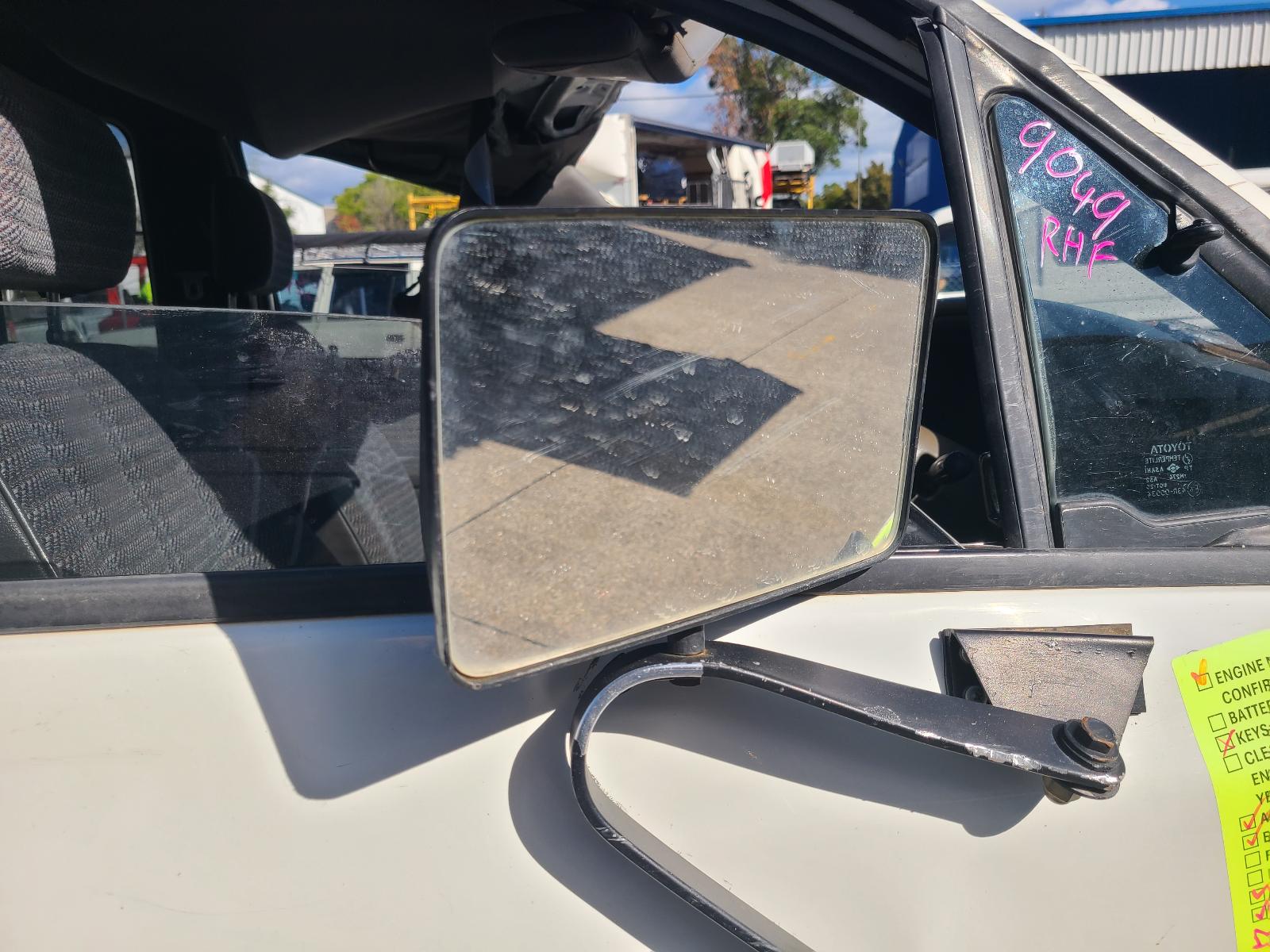 View Auto part Ashtray Toyota Hilux 1994