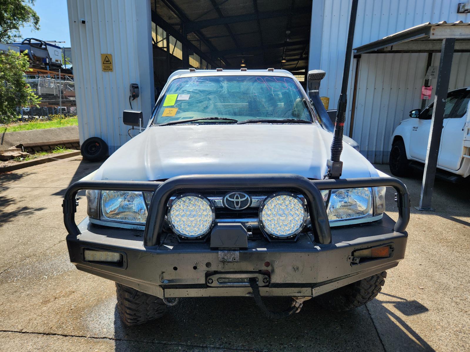 View Toyota Hilux 2005  