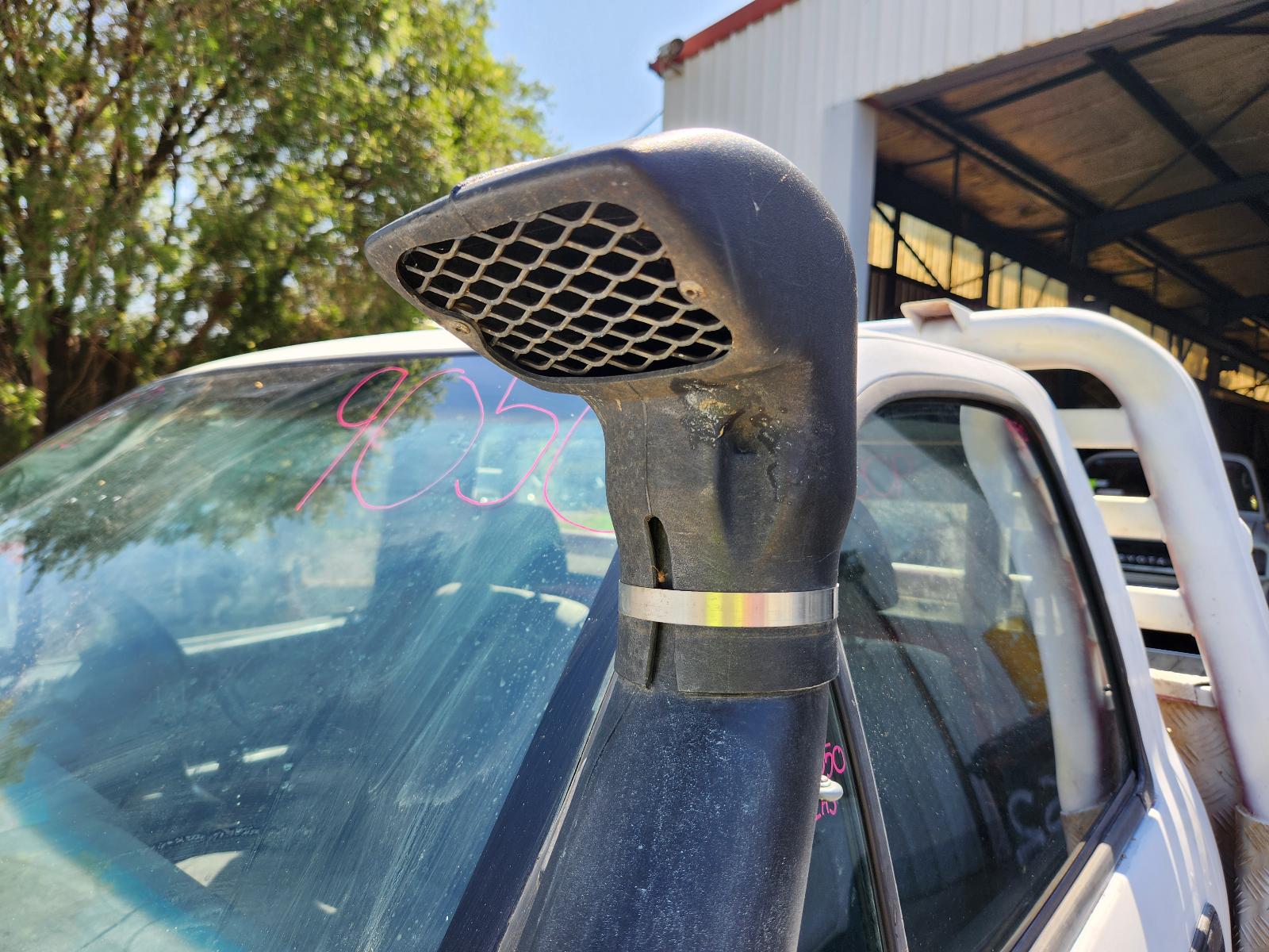 View Toyota Hilux 2005  