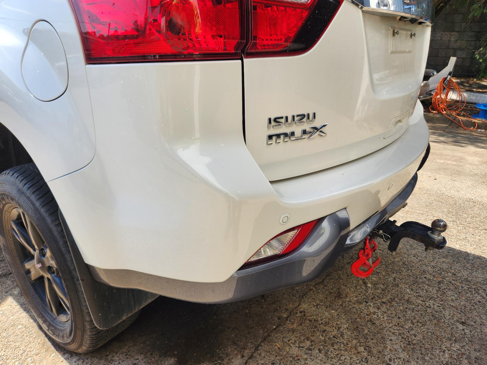 View Isuzu Mu-x 2014  