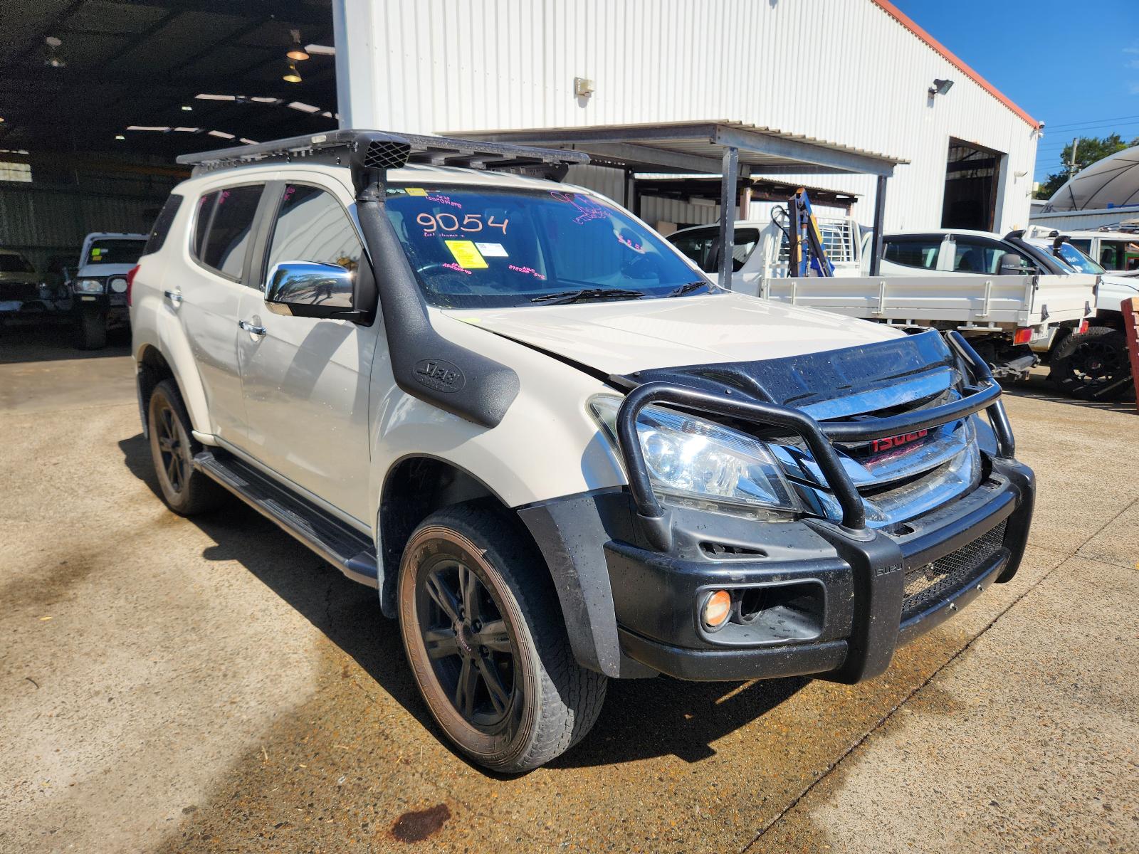 View Isuzu Mu-x 2014  