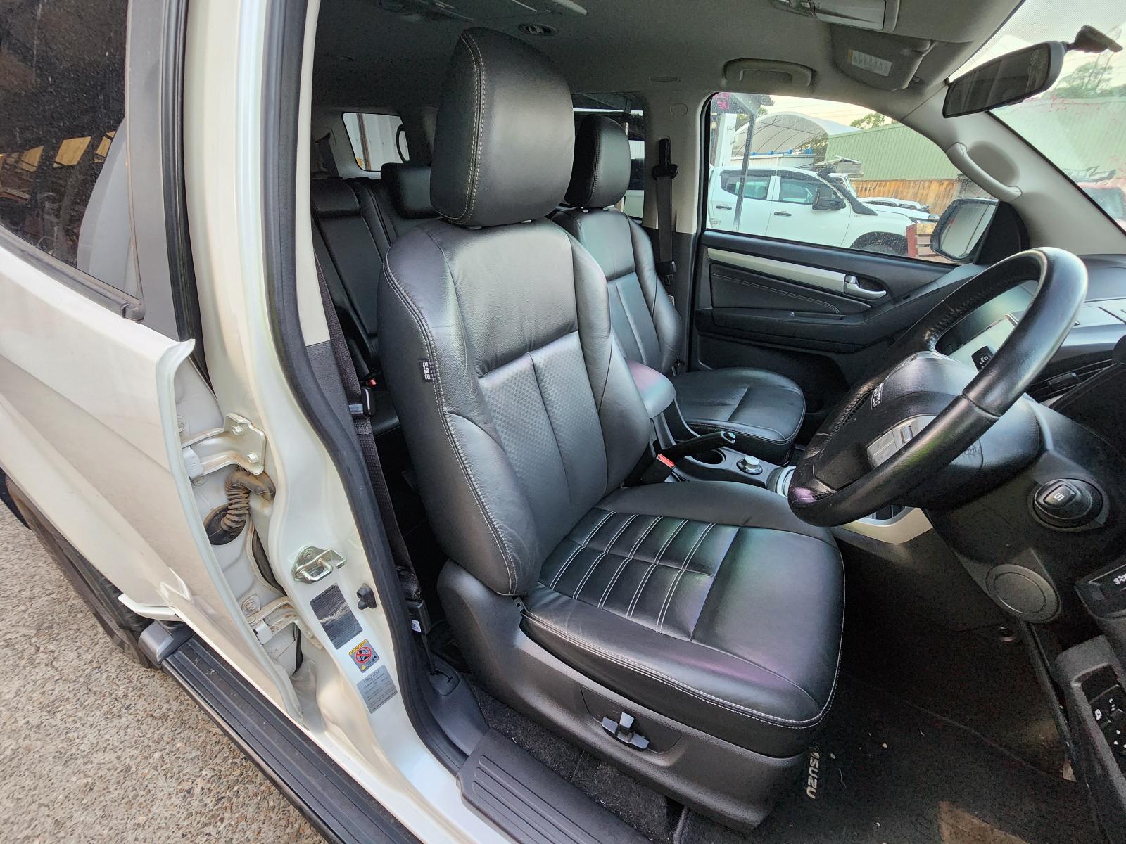 View Isuzu Mu-x 2014  