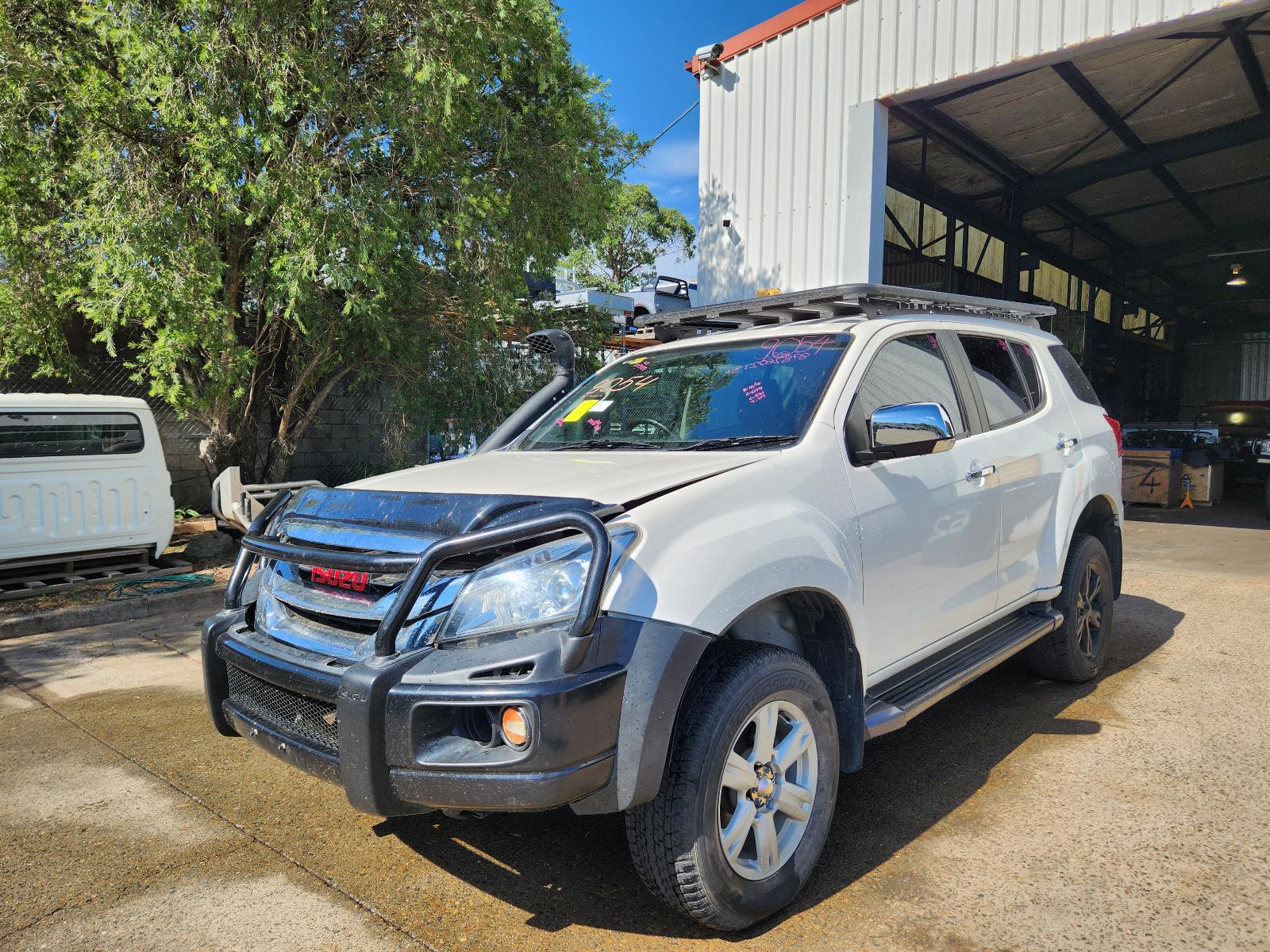 View Isuzu Mu-x 2014  