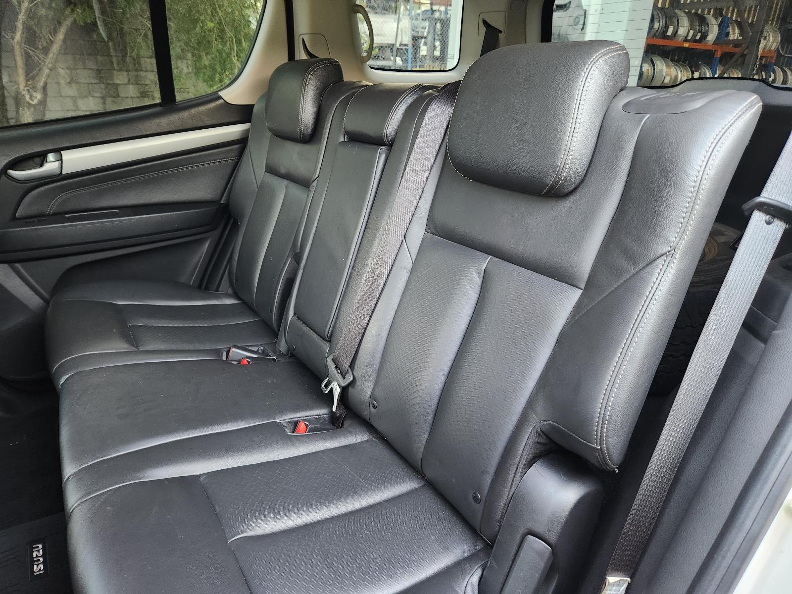 View Isuzu Mu-x 2014  