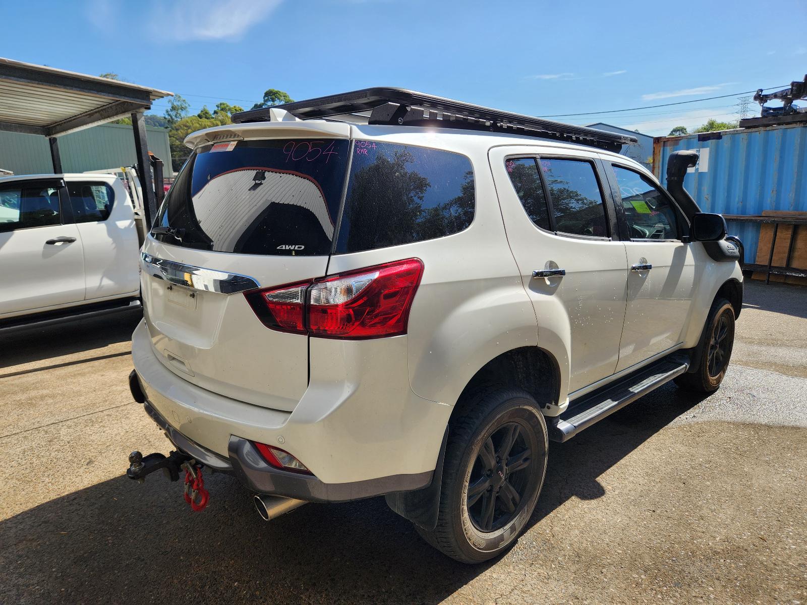 View Isuzu Mu-x 2014  