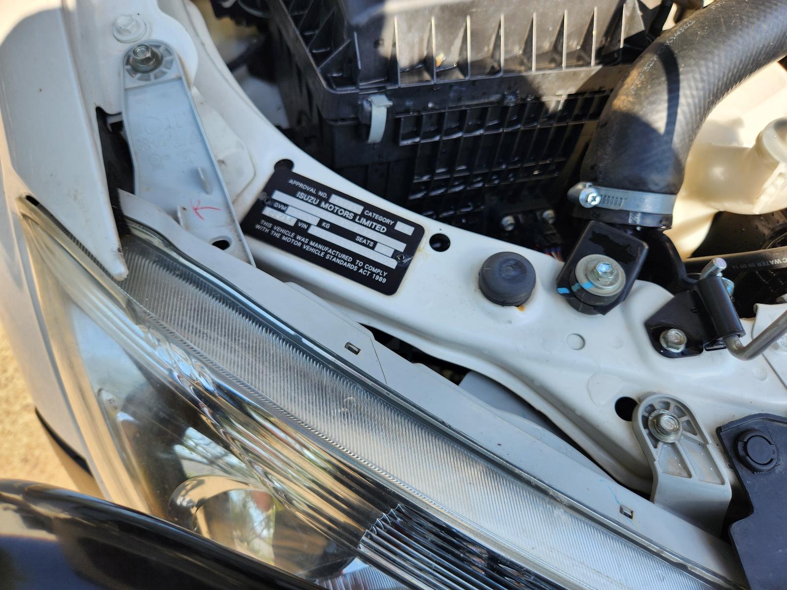 View Isuzu Mu-x 2014  