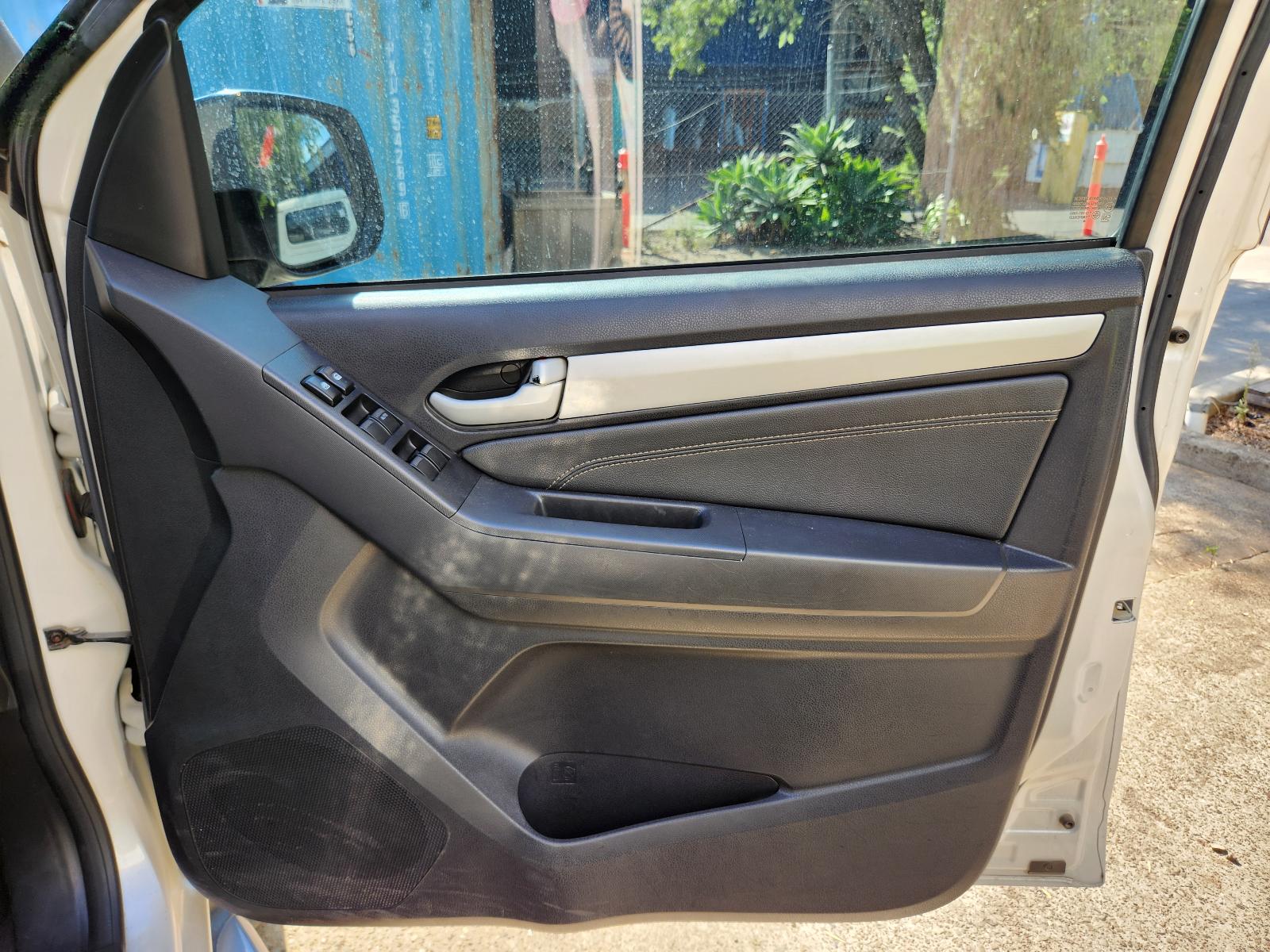 View Isuzu Mu-x 2014  