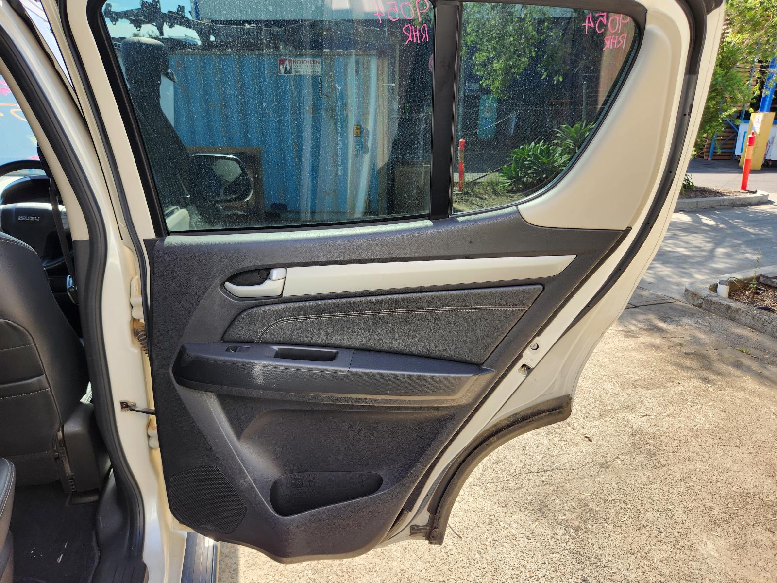 View Isuzu Mu-x 2014  