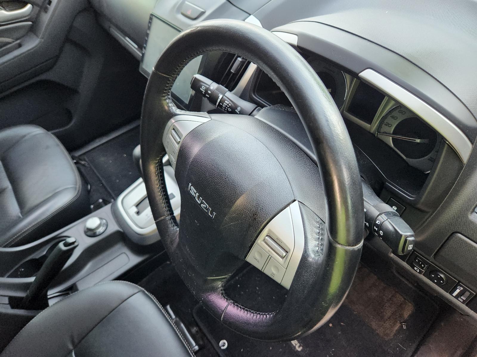 View Isuzu Mu-x 2014  