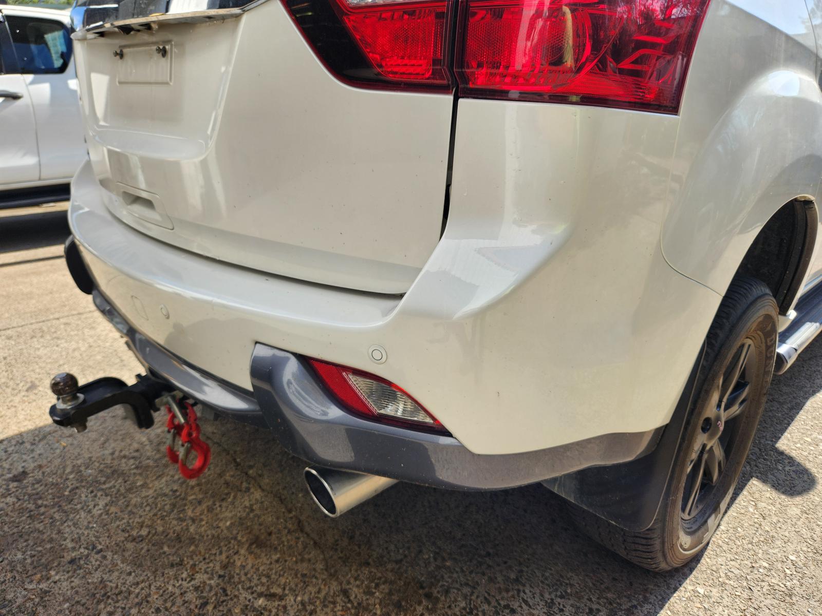 View Isuzu Mu-x 2014  