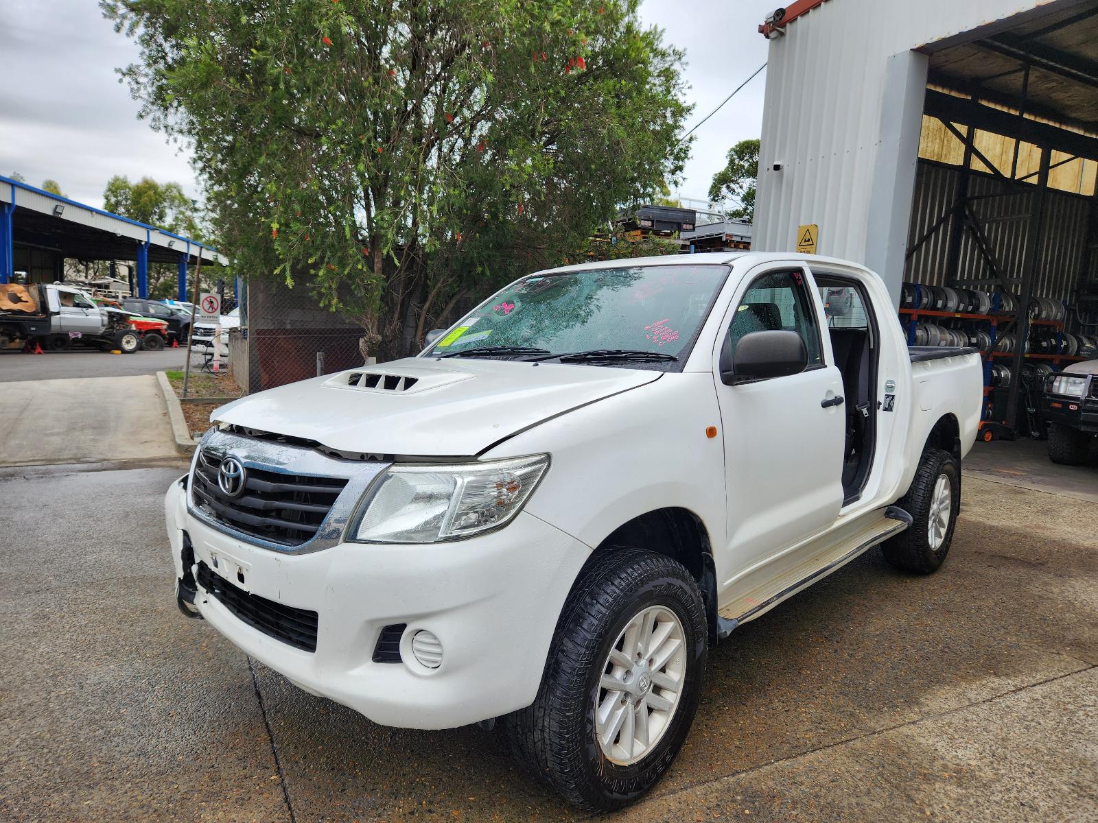 View Toyota Hilux 2015  