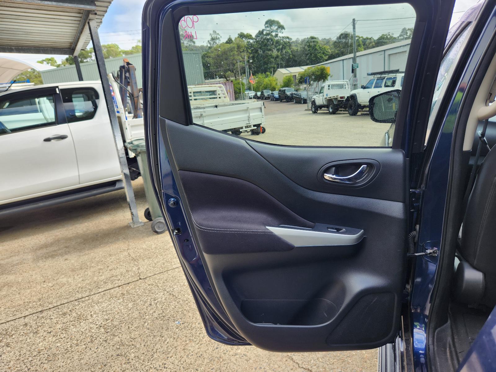 View Nissan Navara 2019  