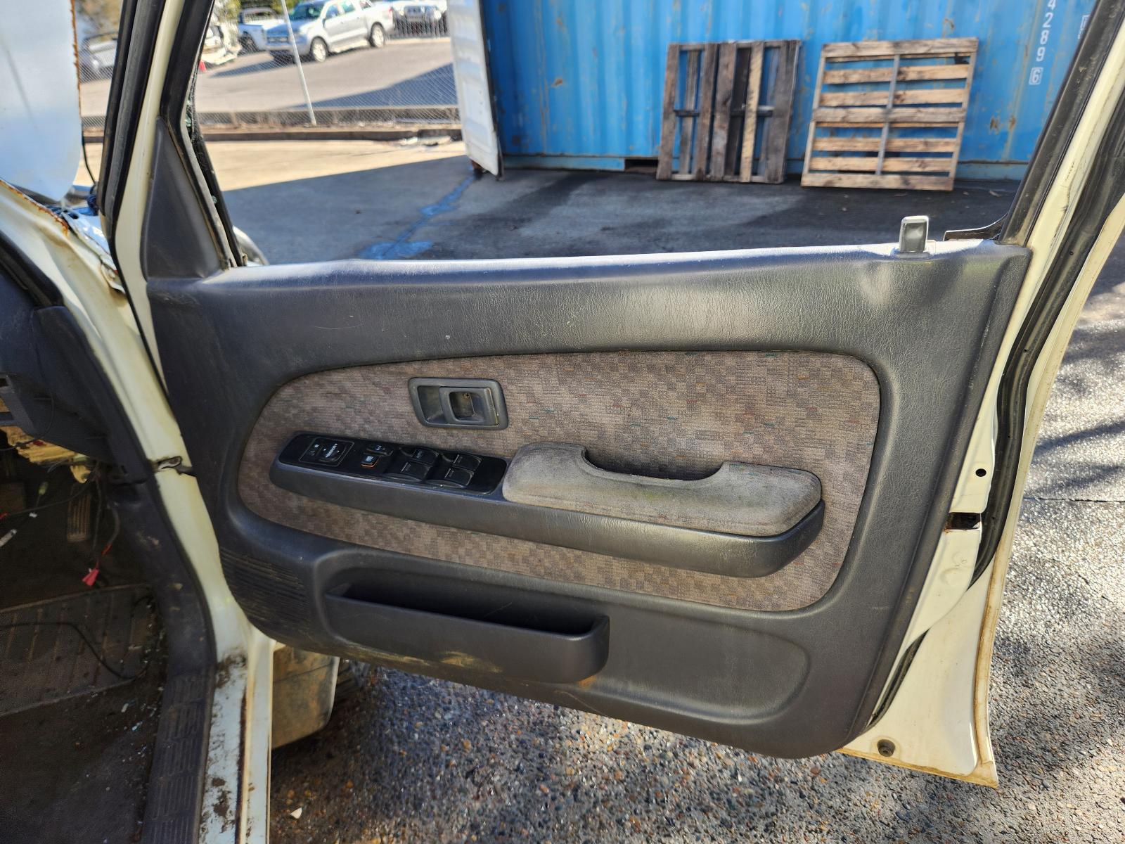 Toyota Hilux 2004 4 Door Utility View Toyota Hilux 2004 4 Door Utility