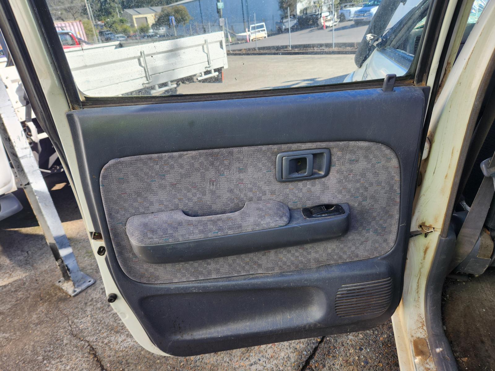 Toyota Hilux 2004 4 Door Utility View Toyota Hilux 2004 4 Door Utility