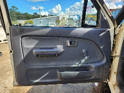 View Toyota Hilux 2001 2 Door Pickup