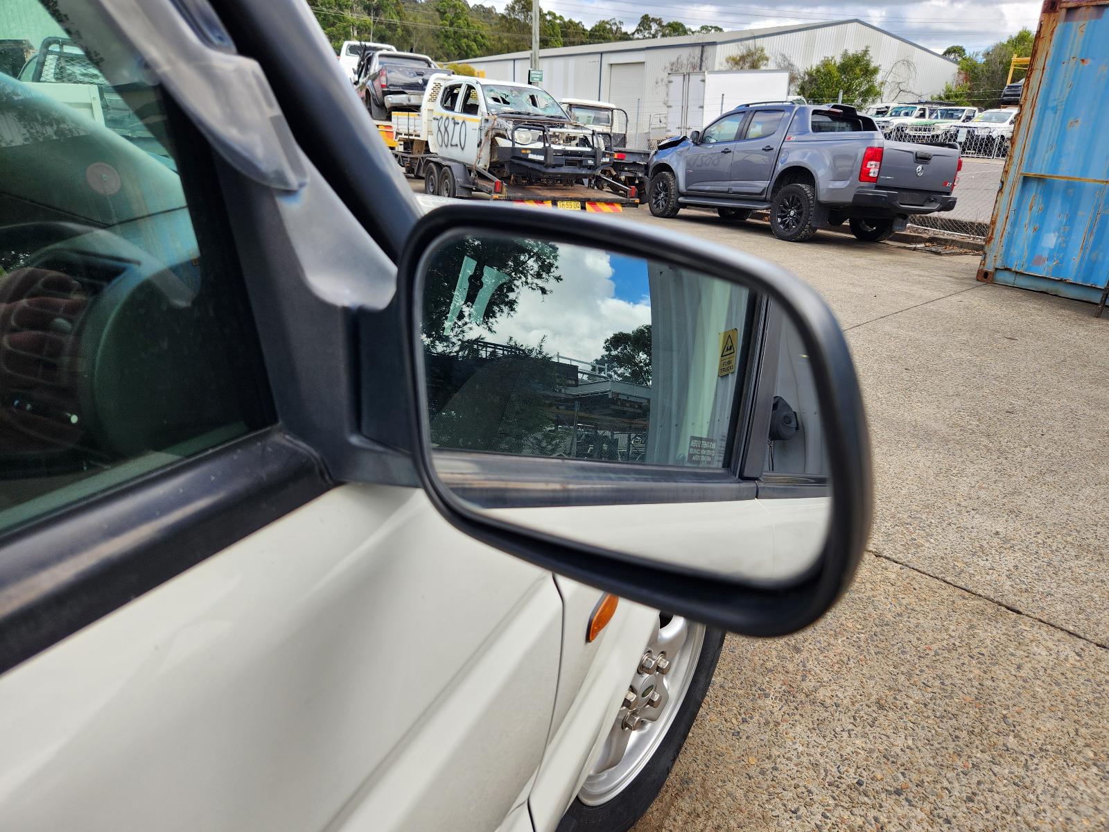 Land Rover Discovery 1999 4 Door Station Wagon View Land Rover Discovery 1999 4 Door Station Wagon