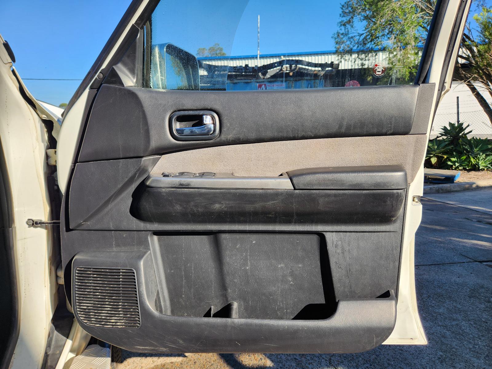 View Nissan Patrol 2015 4 Door Station Wagon