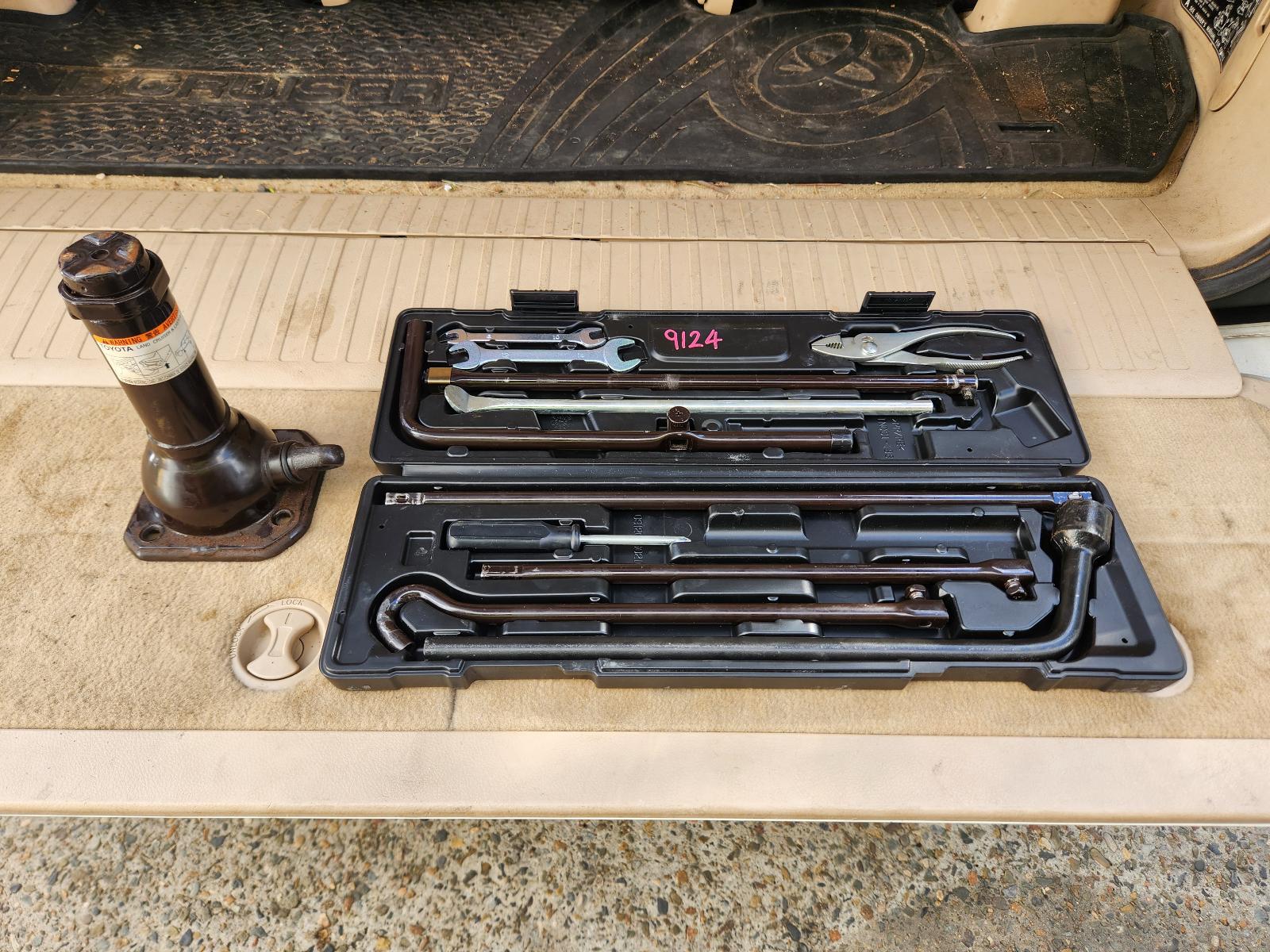 View Toyota Landcruiser 2014 4 Door Station Wagon