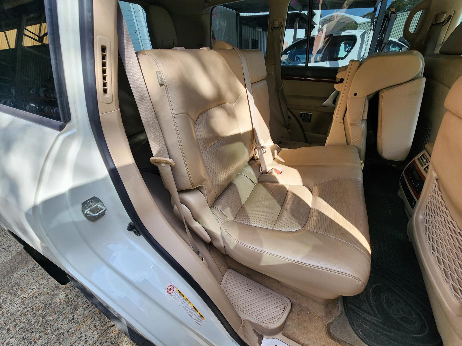 View Toyota Landcruiser 2014 4 Door Station Wagon