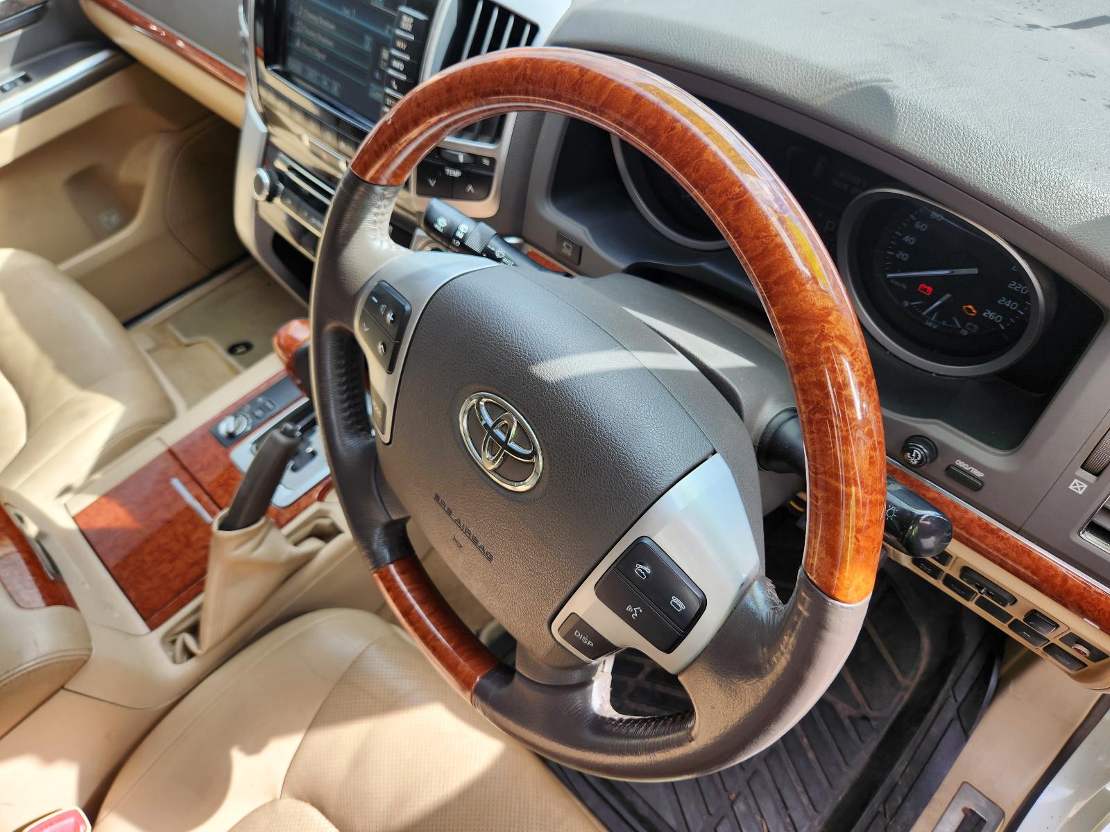 View Toyota Landcruiser 2014 4 Door Station Wagon