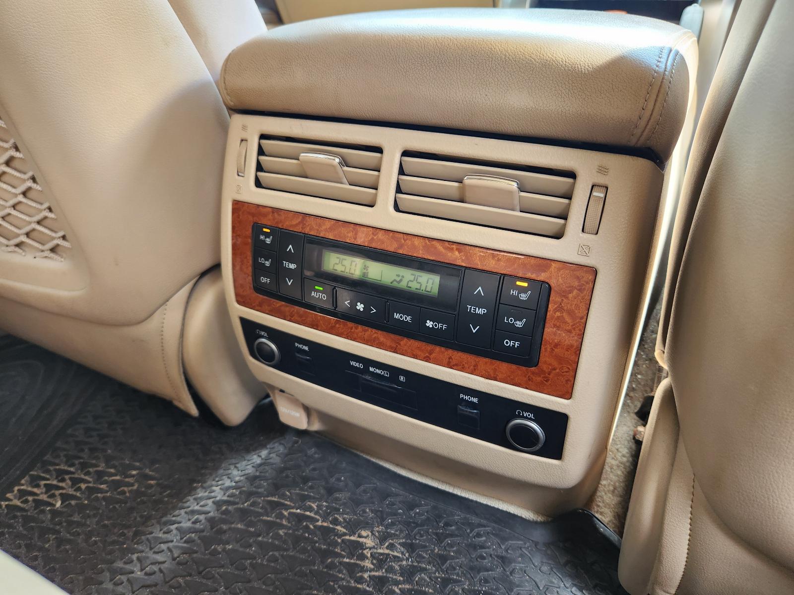 View Toyota Landcruiser 2014 4 Door Station Wagon