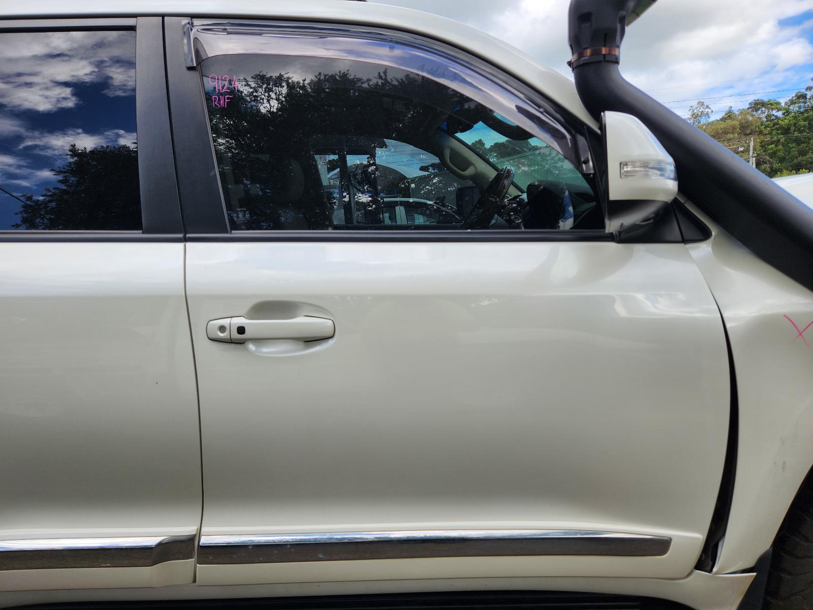 View Toyota Landcruiser 2014 4 Door Station Wagon