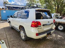 View Toyota Landcruiser 2014 4 Door Station Wagon
