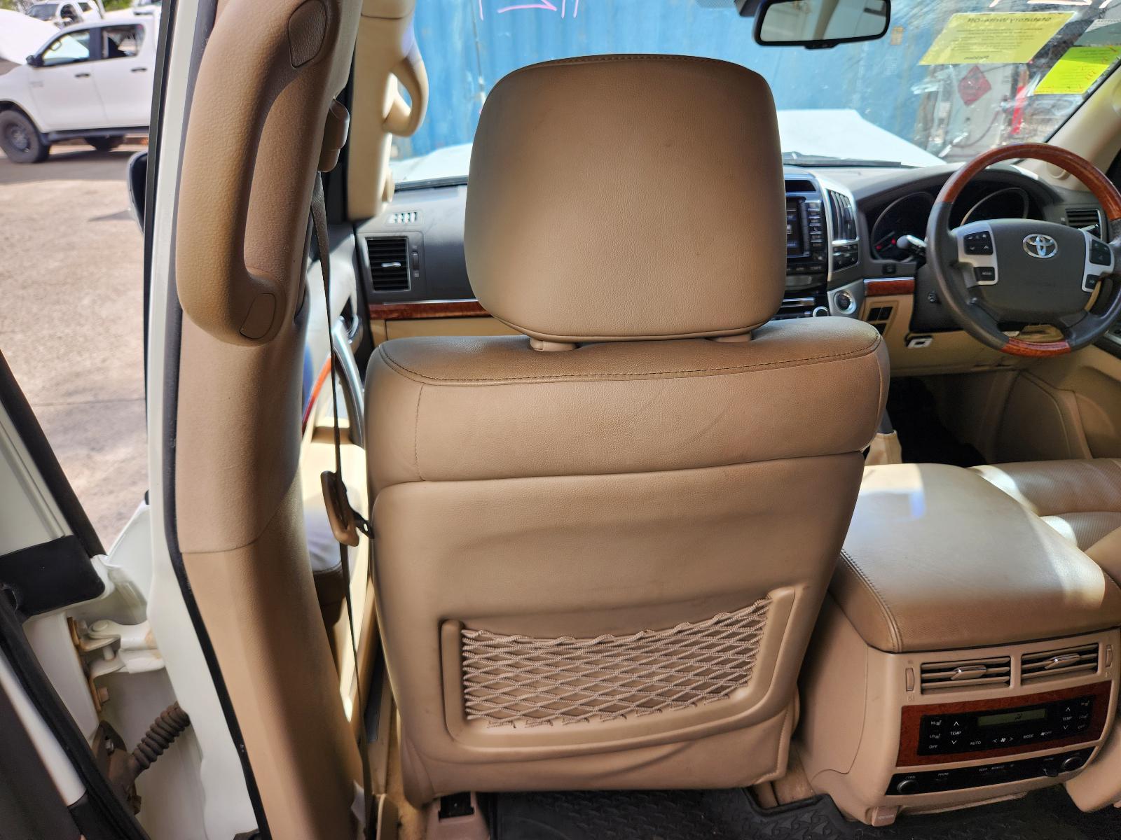 View Toyota Landcruiser 2014 4 Door Station Wagon