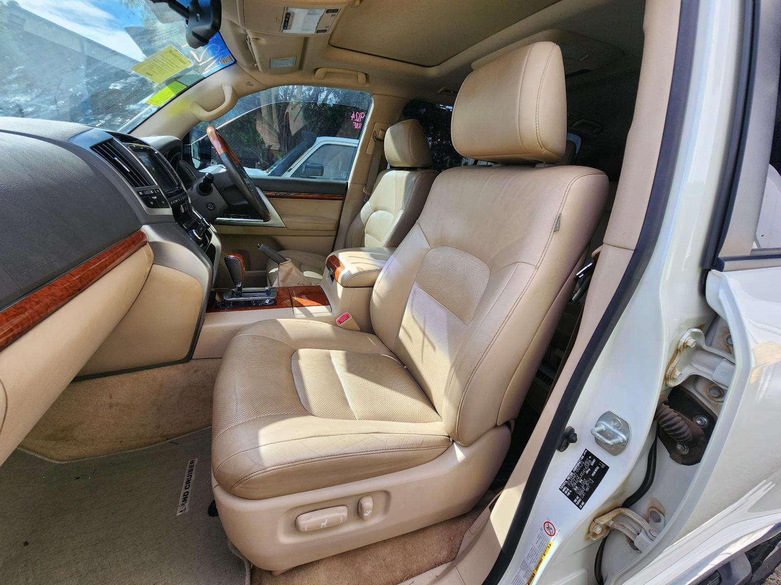 View Toyota Landcruiser 2014 4 Door Station Wagon