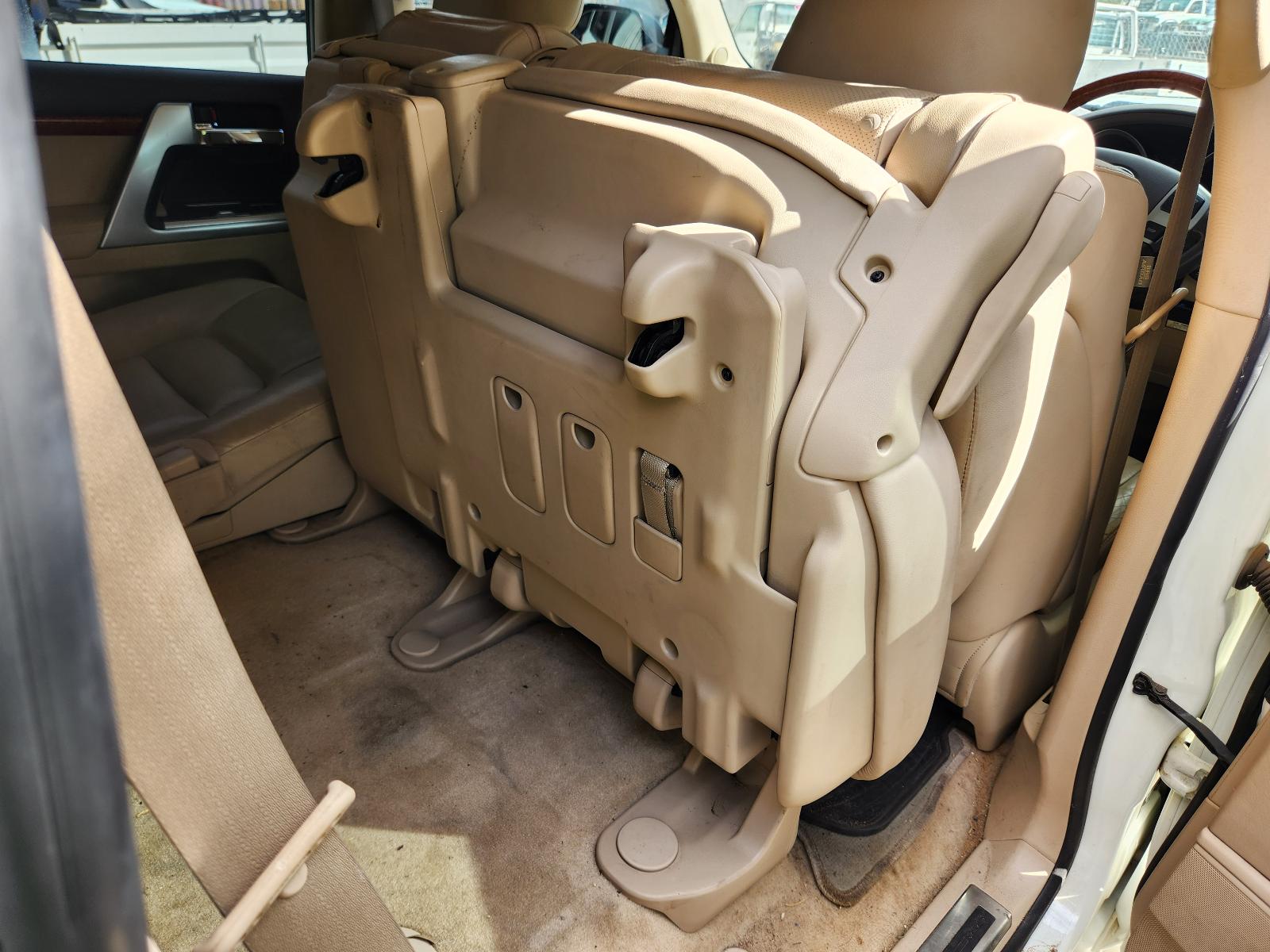View Toyota Landcruiser 2014 4 Door Station Wagon