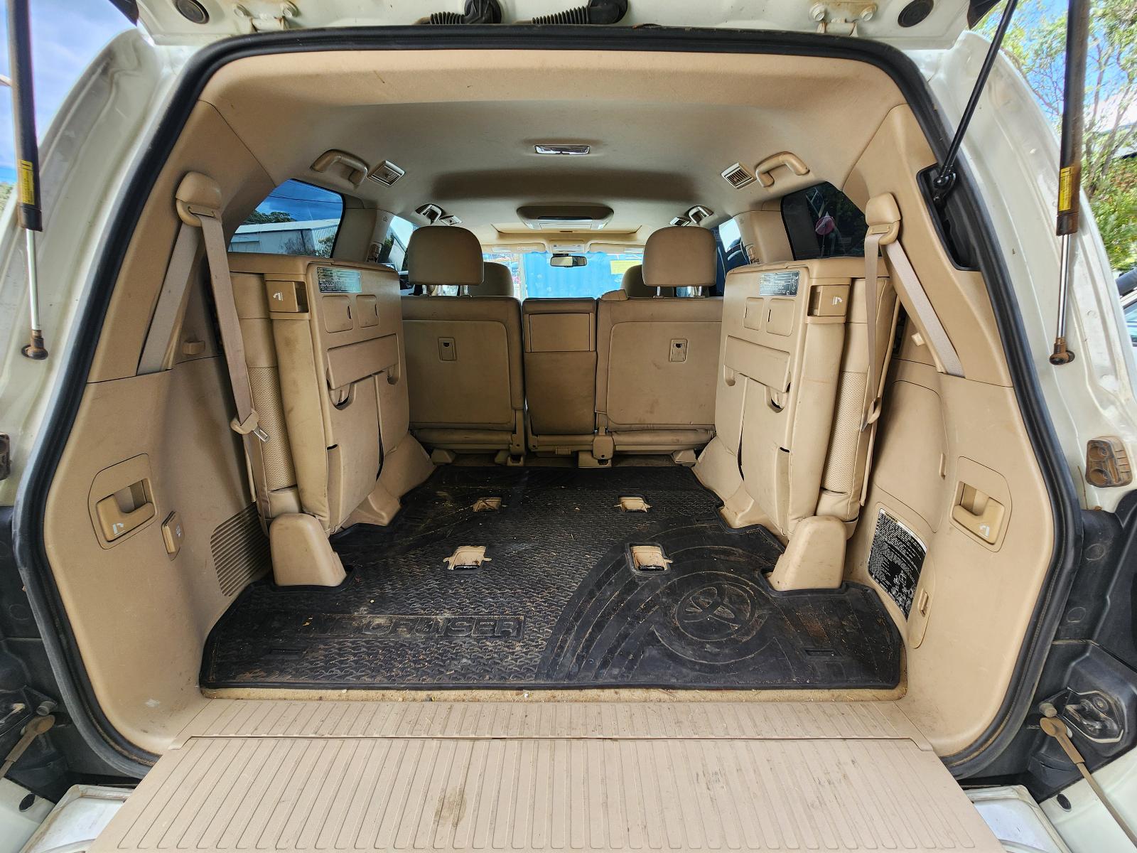 View Toyota Landcruiser 2014 4 Door Station Wagon